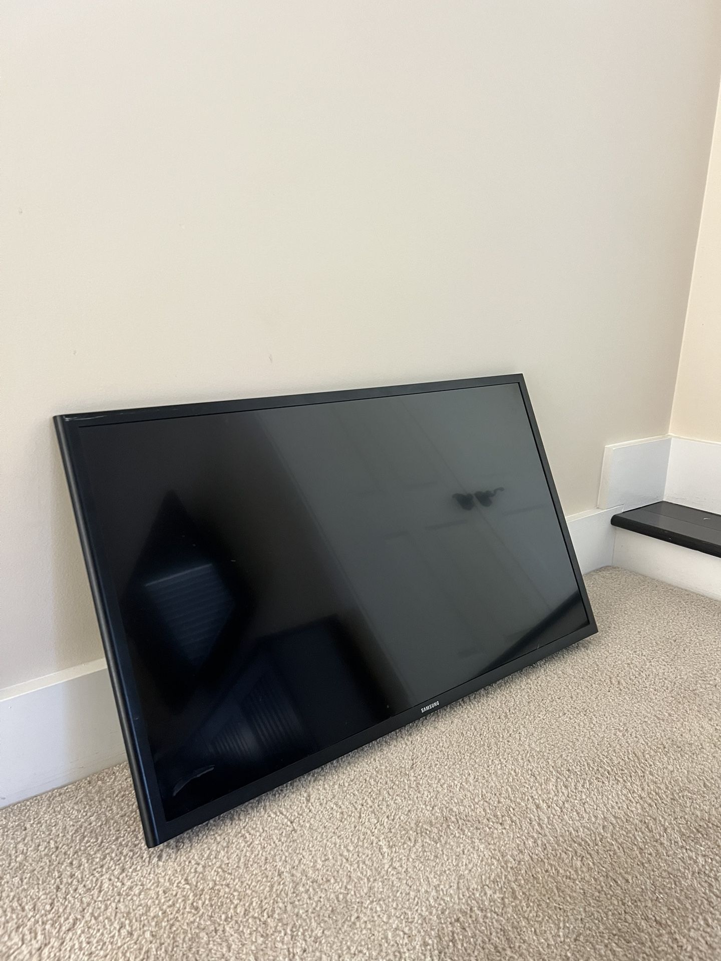 Samsung ~32in TV