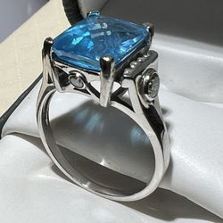 BEAUTIFUL PURE 10K WHITE GOLD AQUAMARINE WITH REAL DIAMONDS ON TOP AND ON SIDE BY SIDE 
