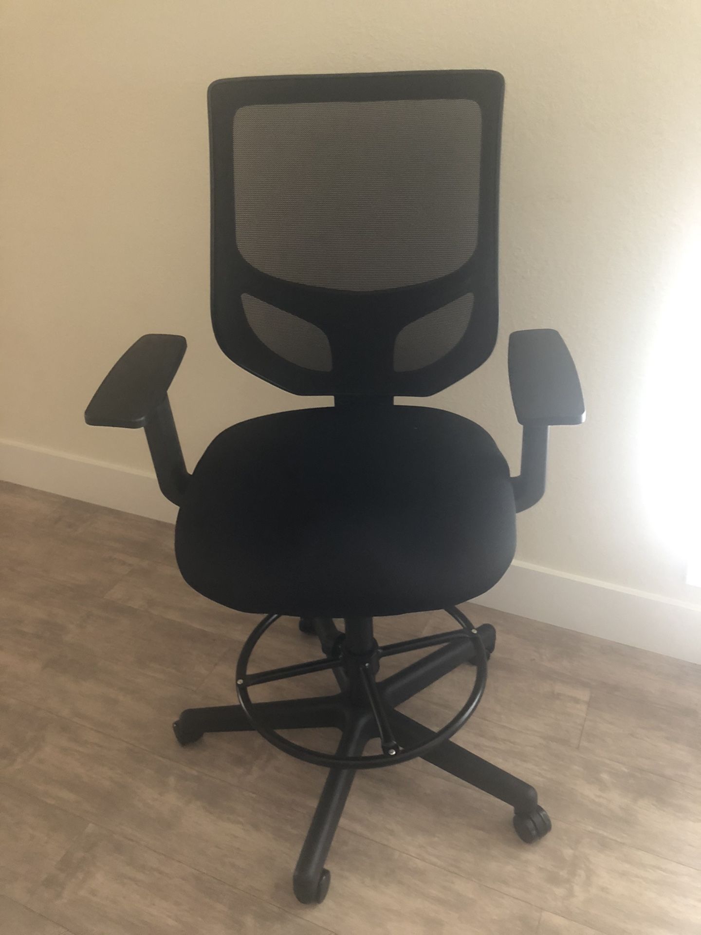 Smugdesk Tall desk/drafting chair