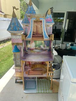KidKraft Disney Princess Royal Celebration Dollhouse.