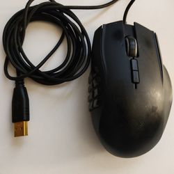 Razer NAGA CHROMA Gaming Mouse (Model: RZ01-0161) For Sale 