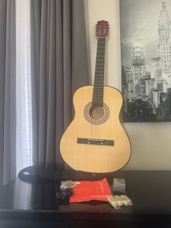 Guitarra con funda y accesorios