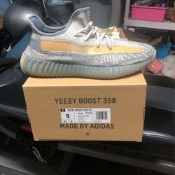 DS Authentic Yeezy Israfil Size 9