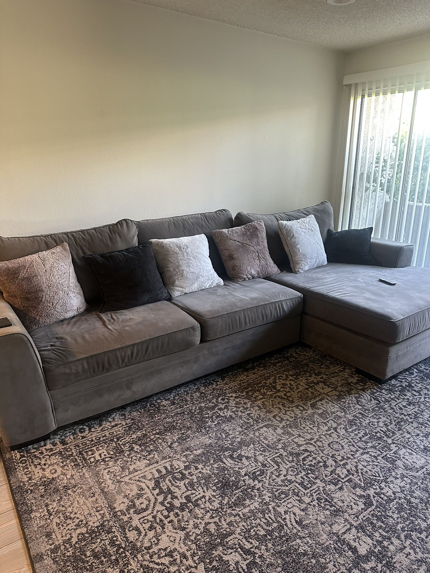 Sectional Couch + Rug + Pillows – $400 OBO (Culver City)