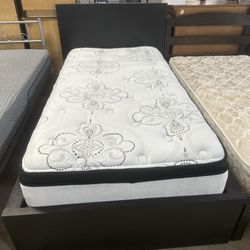 Twin size mattress and boxspring and headboard, footboard bed good condition free delivery