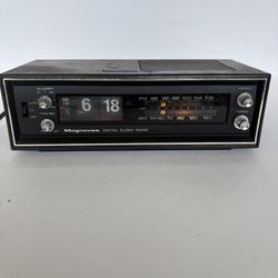 Vintage Magnavox 1R1773 Flip Clock Radio - MCM Wood Grain - WORKING