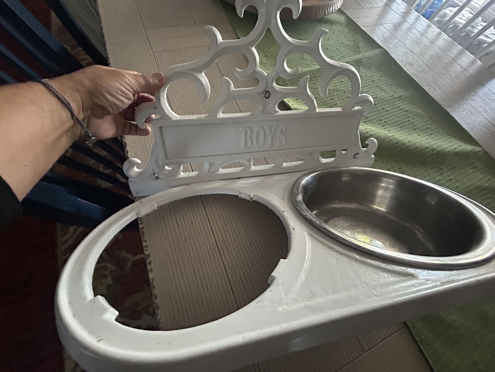 Cast Aluminum Metal Dog Bowl Feeder / Water