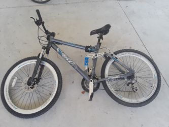 Genesis saber 2600 online mountain bike price