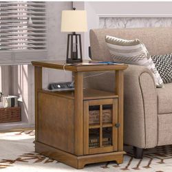 HIFYOBRO End Table with Flip Top Charging Station, Adjustable Shelf, Type-C & USB Port & Power outlets, Wooden Nightstand, Side Table with Storage for