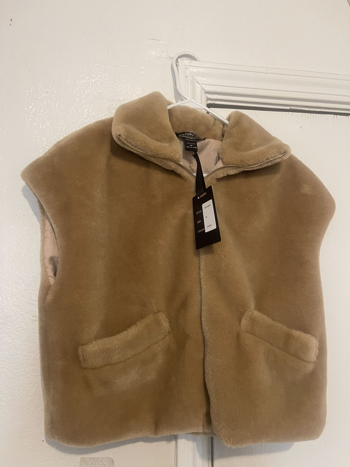 Sweater/vest /cardigan