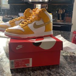 Nike Dunks 