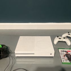 XBOX ONE + 2Controllers + Headset