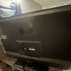 35 Inch LG Come With Roku Firestick 