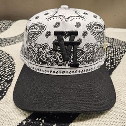 KTHLA Praisely LA White Hat