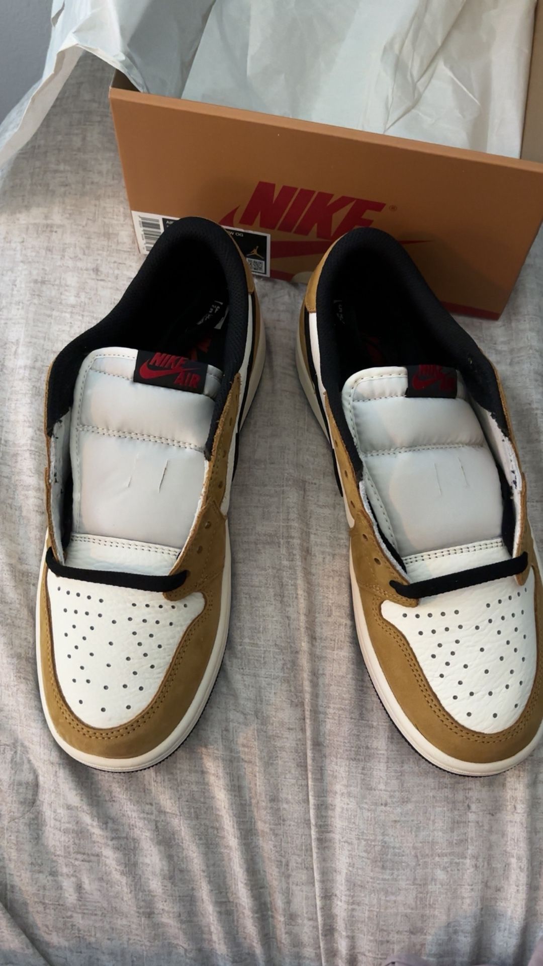 DS Jordan 1 Rookie Of The Year Lows Size 9.5