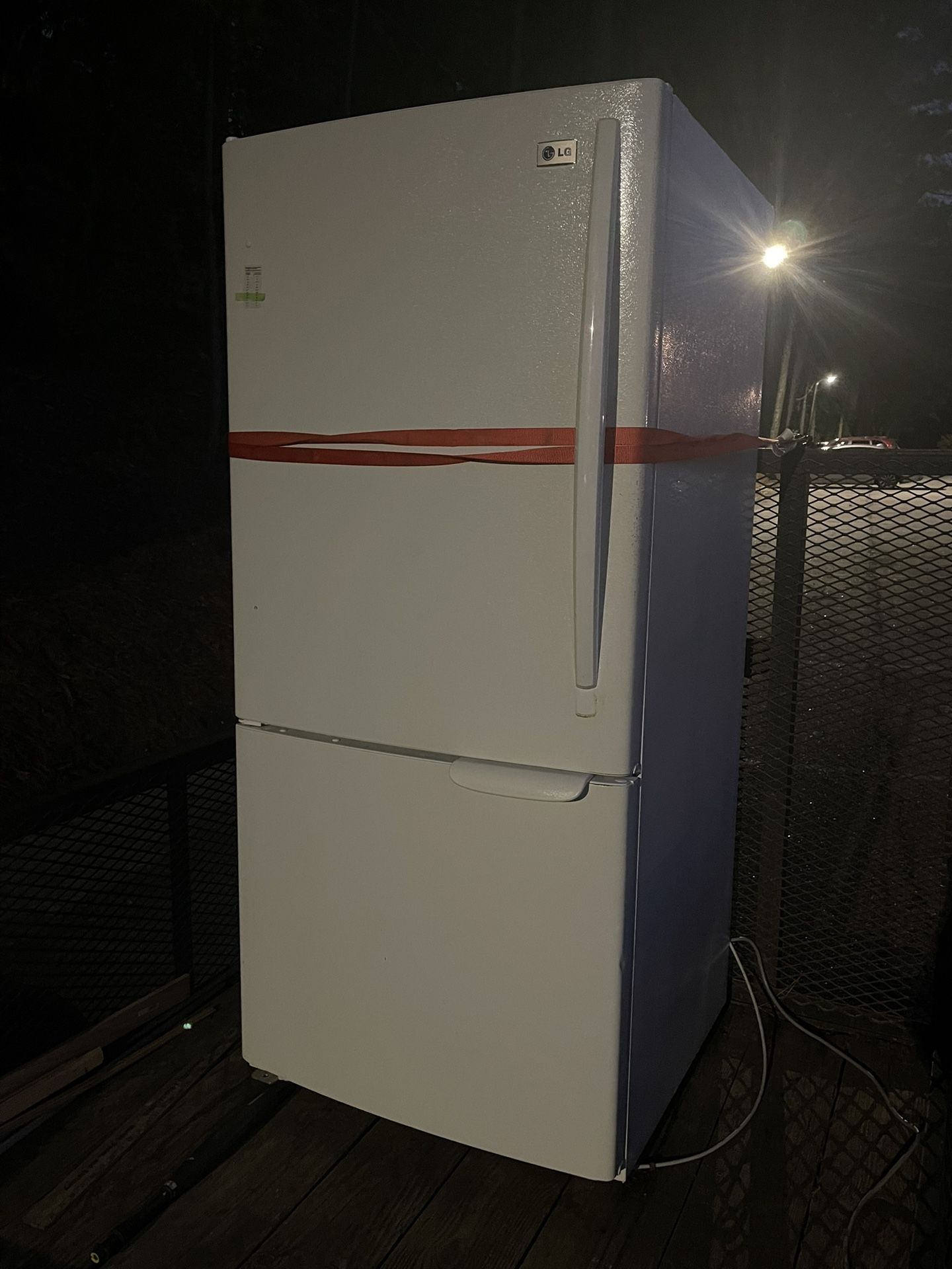 LG White Refrigerator/Freezer w/Icemaker