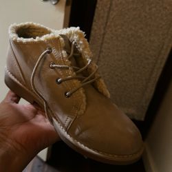 Botines calientitos Size 8 Nuevoz del MACYS