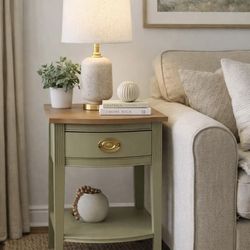 Vintage Solid Wood Mahogany Side / End Table by Drexel