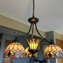 Stained glass lighting fixture