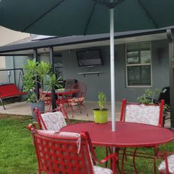 Patio Set With Umbrella 