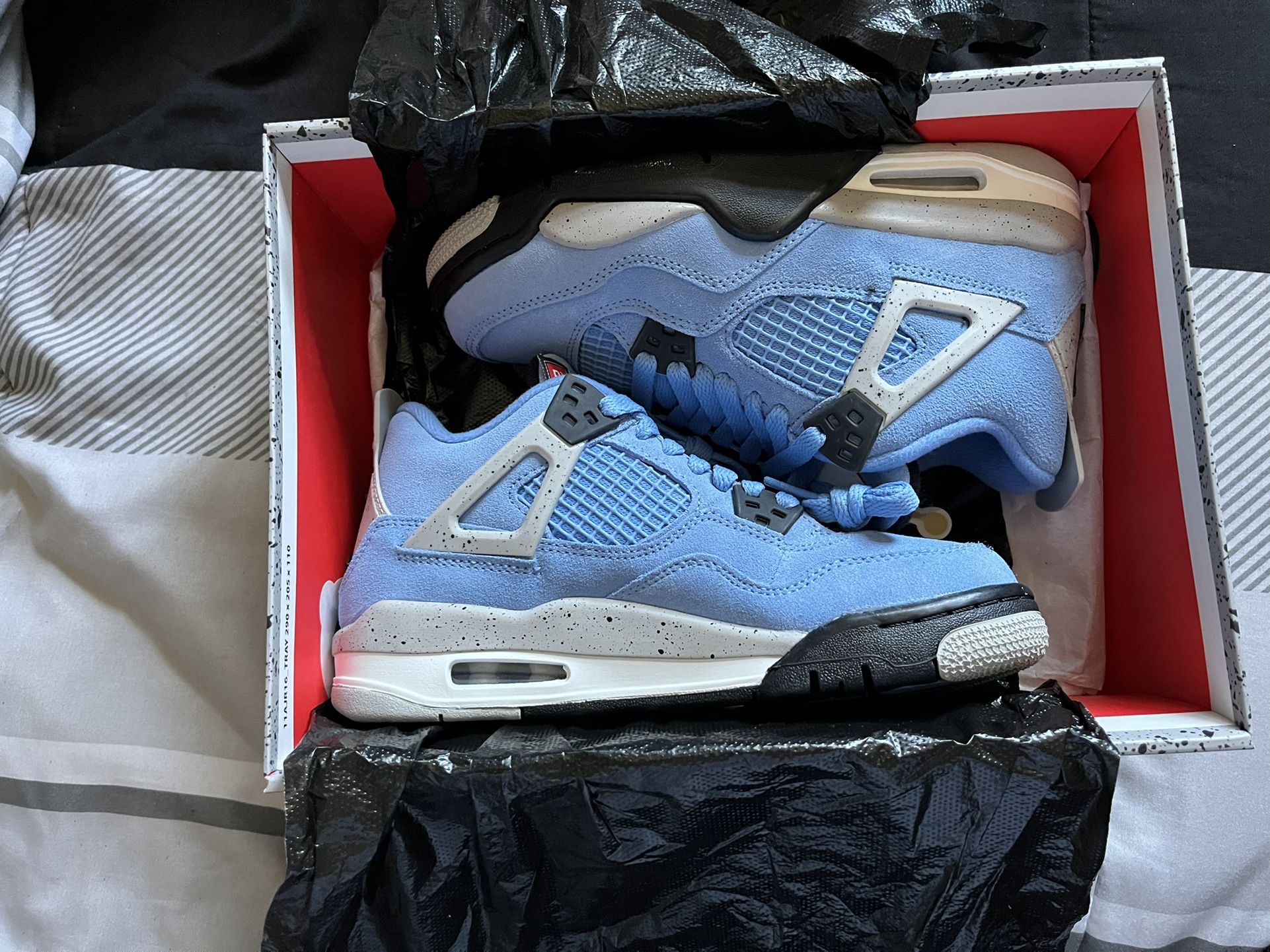 Air Jordan 4 Retro University Blue 