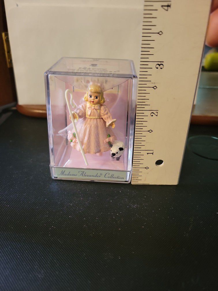 1996 Madame Alexander Hallmark Merry Miniatures Mary Had A Little Lamb Nursery Doll