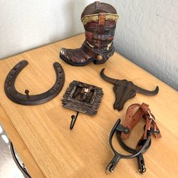 Western Cowboy Decor Spurs Boot Bank ++