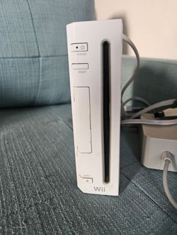 Nintendo Wii + games + controllers