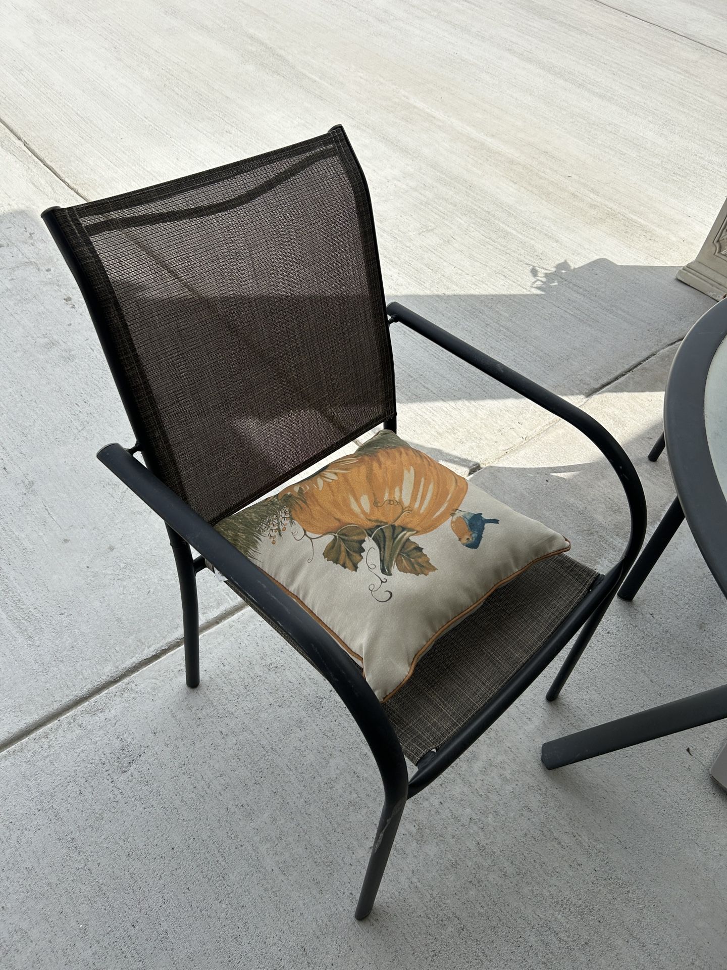 Outdoor Round Table With Four Chairs and Umbrella 