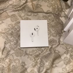 Original White Bluetooth Earbuds 4th Generation For Sale