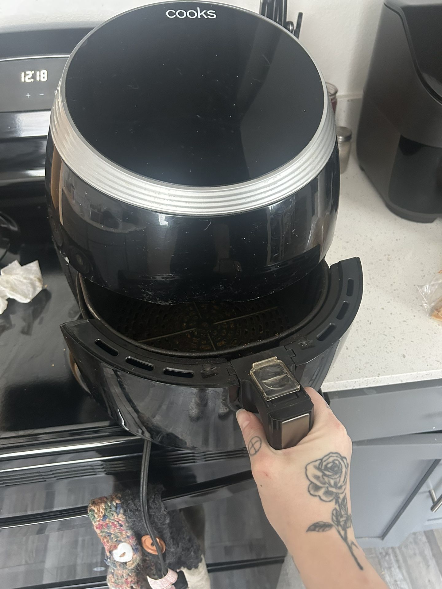 Cooks 5.3 Quart Digital Air Fryer.