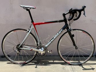 Giant TCR Road Bike – Lightweight Performance Bike