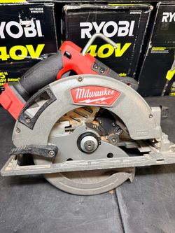 Milwaukee TOOL ONLY  M18 FUEL 18V Lithium-lon Brushless Cordless 7-1/4 in. Circular Saw USED $175