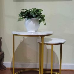 Nesting tables
Faux Marble
LIKE NEW