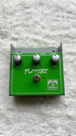 This item is a Palmer PEFLA Flanger Effects Pedal