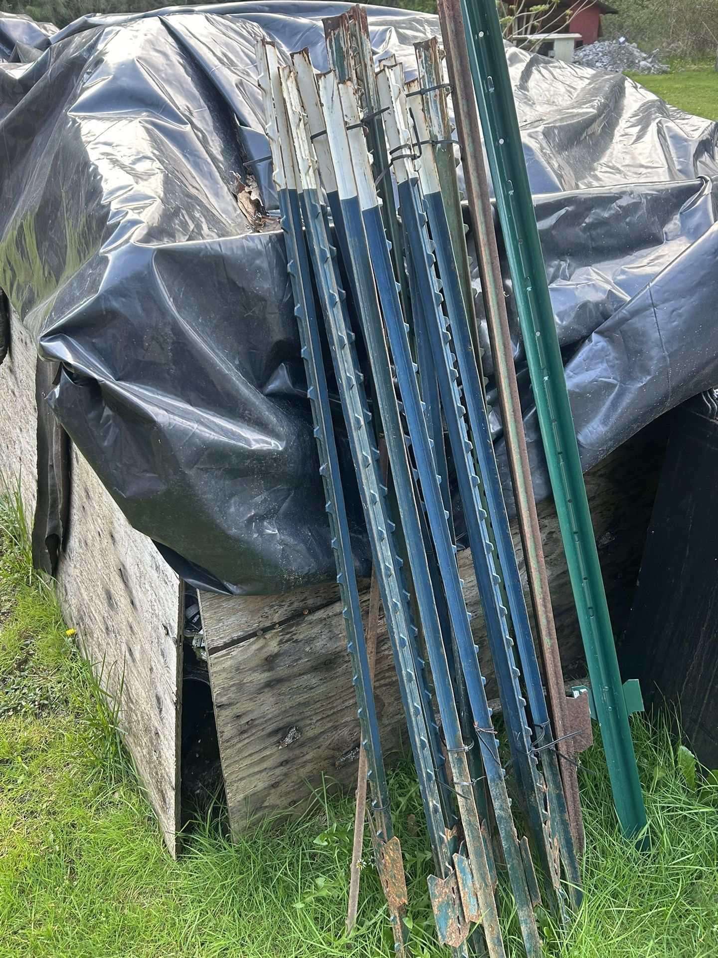 Metal Fence Stakes