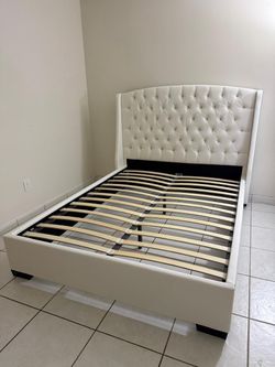 Brand new queen bed frame / Delivery available