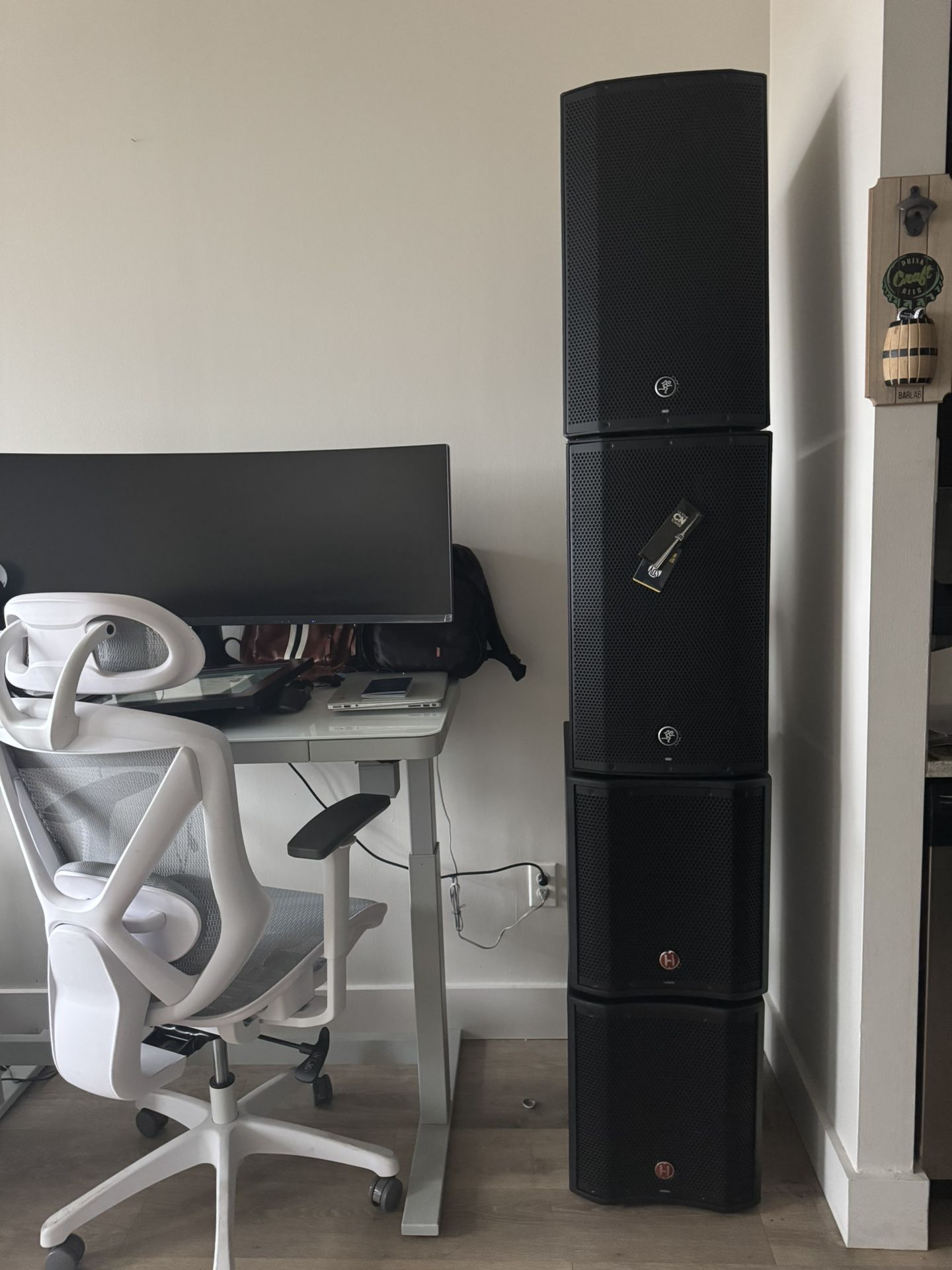 2 Makie Tops (1300 W Each) And 2 behringer (1200 W Each) Subwoofers (All are Powered Speakers)