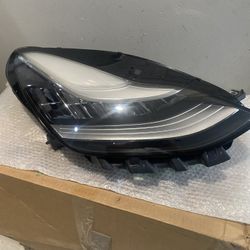 2017-2023 Tesla Model 3 Right Headlight 