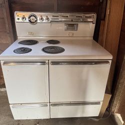 Vintage General Electric Stove – Works Well