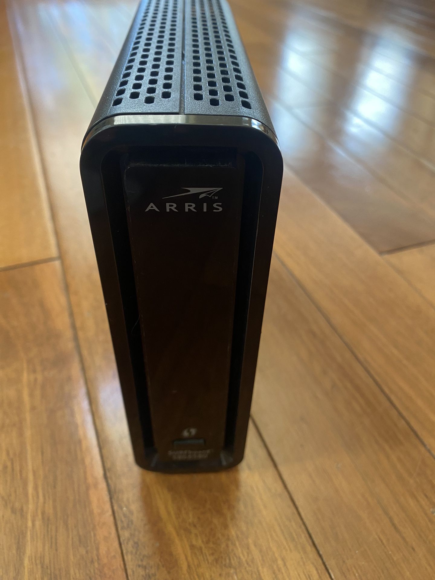 Arris SURFboard SBG6580 - Wireless router - cable modem - 4-port switch