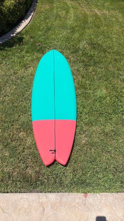 6’6 midlength surfboard