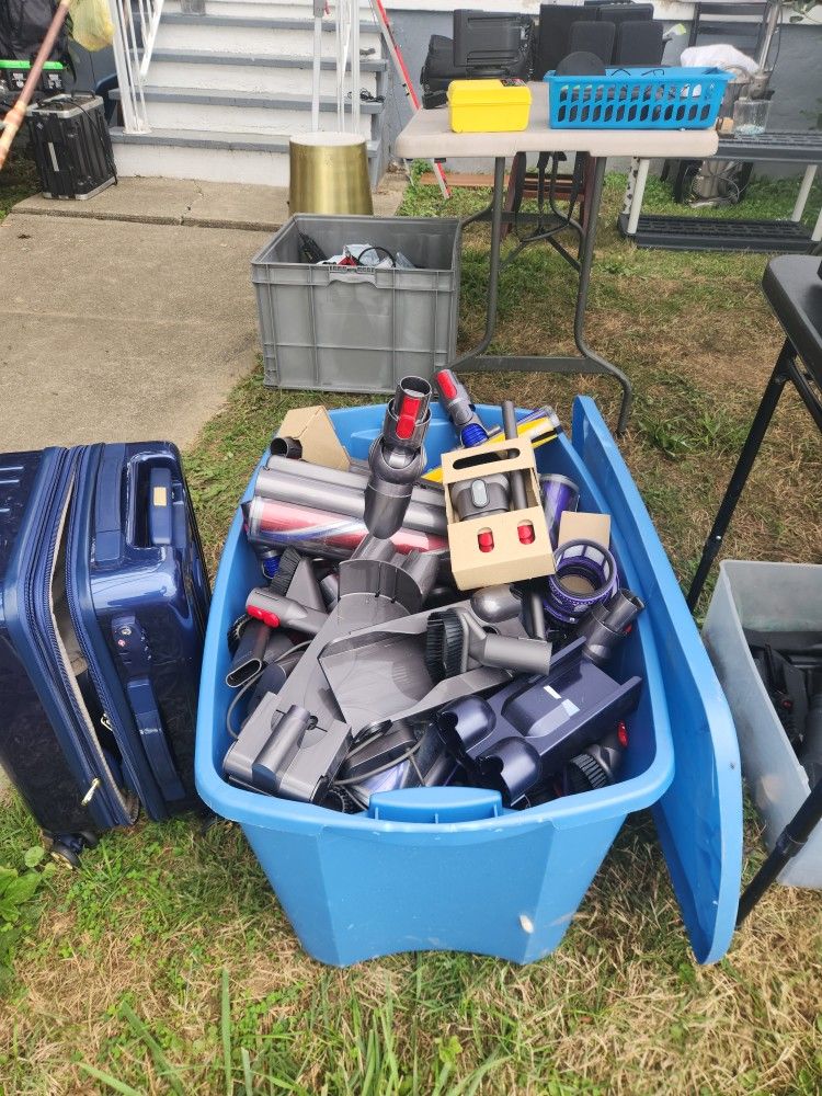 BRAND NEW DYSON batteries And Accessories
