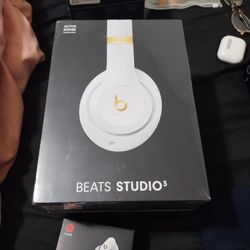 White Studio 3 Beats