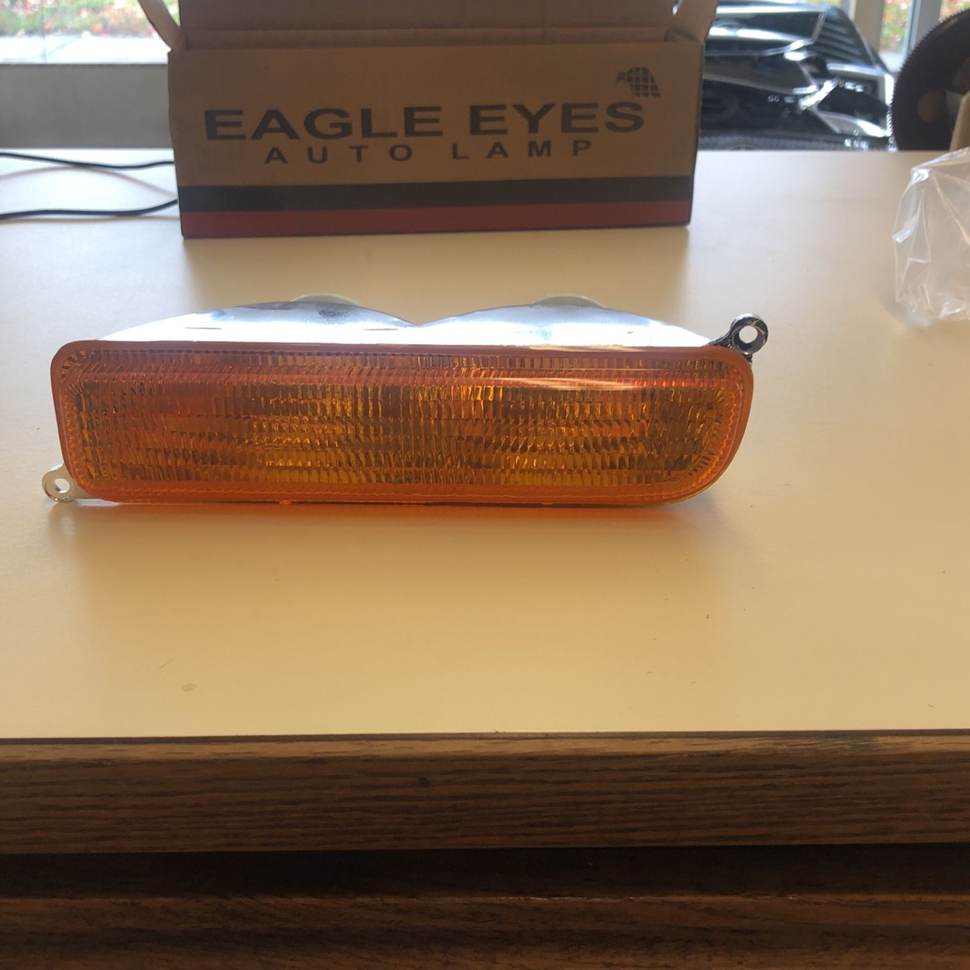 Jeep Cherokee (Midsize) 1997 To 2001 Park Signal Lens & Housing Driver Side Assembly 