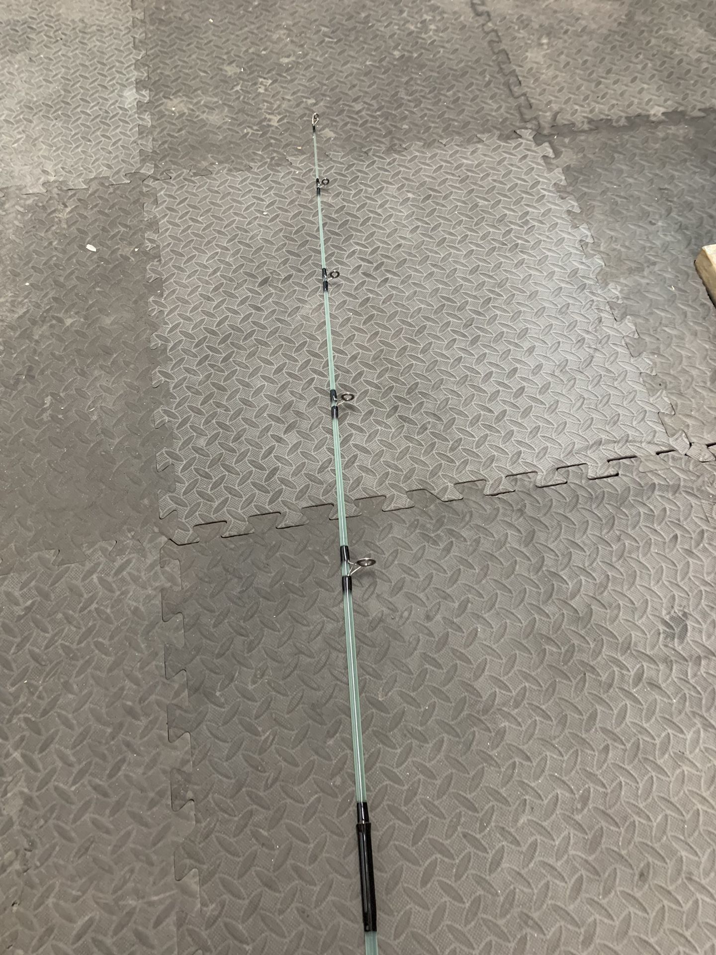 Brand new fishing rod 15-25 lb
