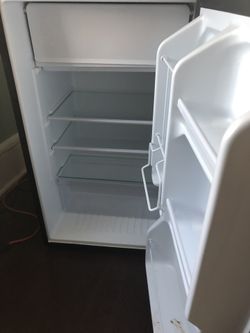 Magic Chef mini refrigerator