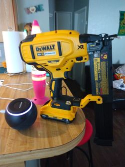 Dewalt Nail Gun XR 20 Volt Brushless
