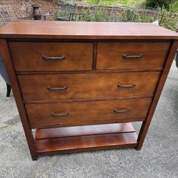 Dresser 