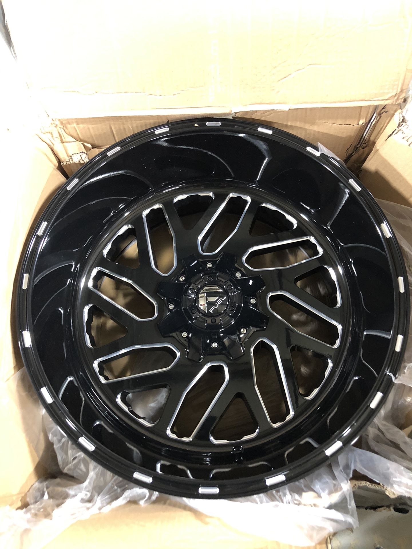 Fuel Triton ONLY ONE RIM 22x12